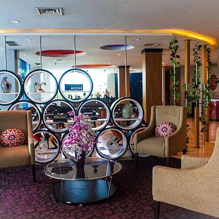News Hotel Waru Sidoarjo Exterior foto