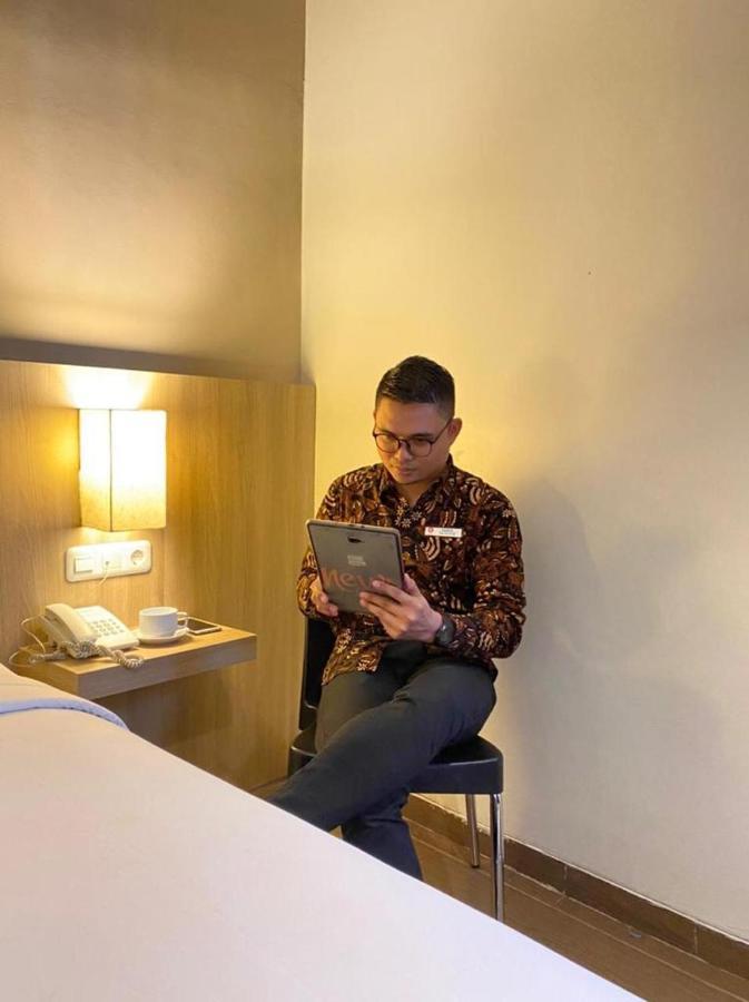 News Hotel Waru Sidoarjo Exterior foto